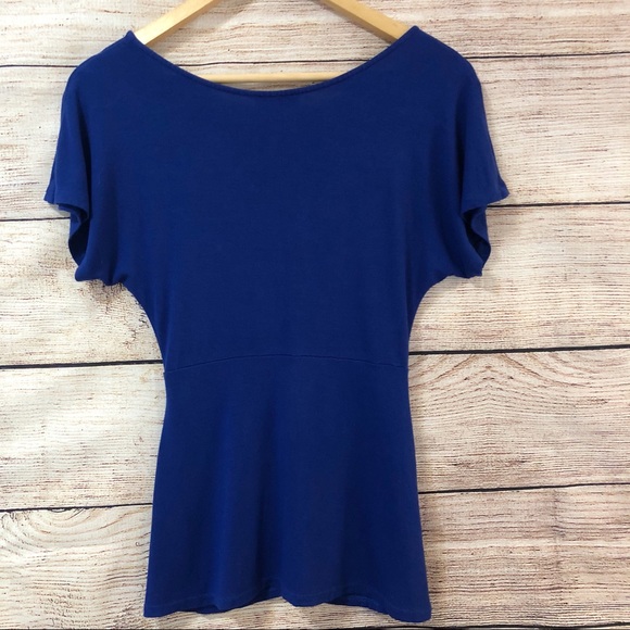 Express Top With Ruching - Picture 4 of 5